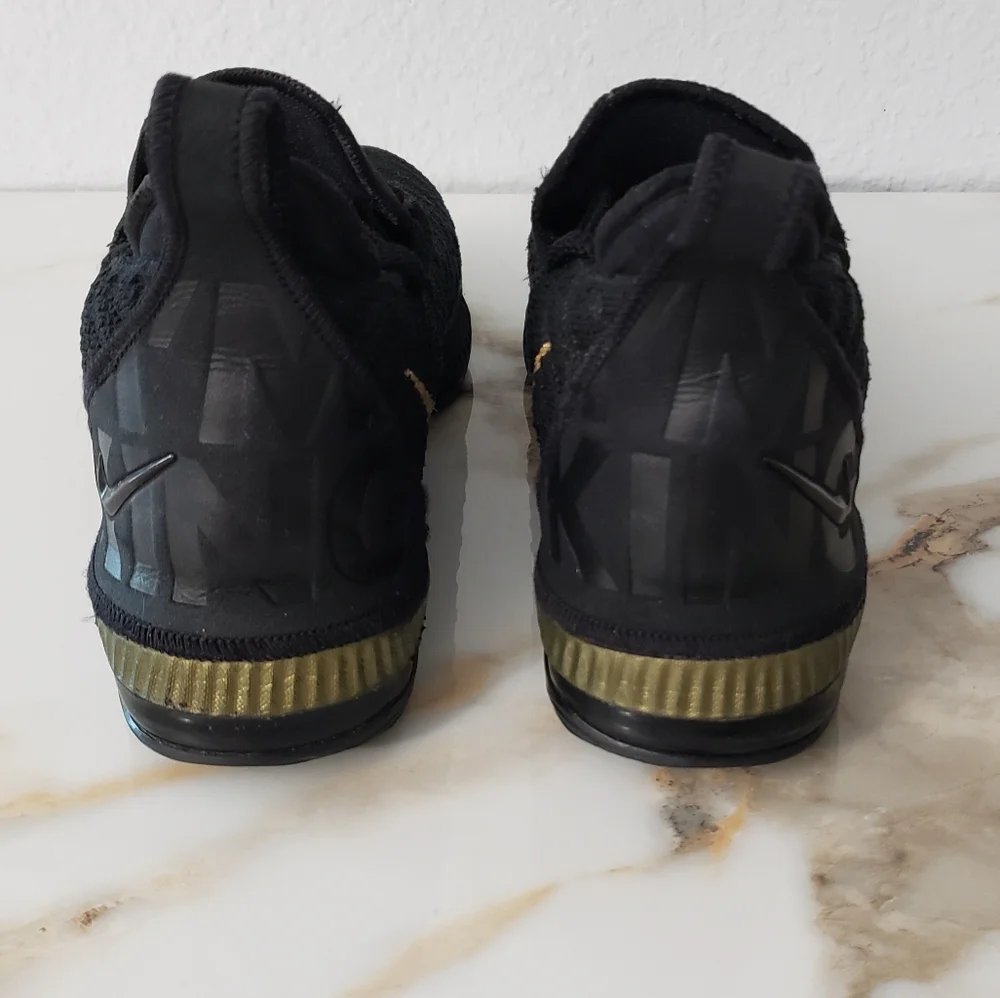 Nike LeBron 16 GS I'm King black metallic gold size 5.5 youth basketball tennis